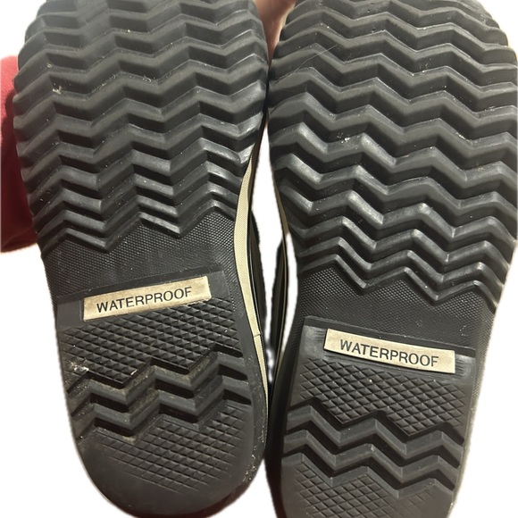 Sorel women’s Waterproof Winter Boots - Picture 5 of 6